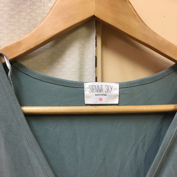 Sienna Sky Gray Women's Shirt Medium - Picture 2 of 7